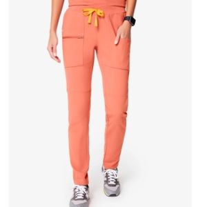 Figs Coral Scrub Set